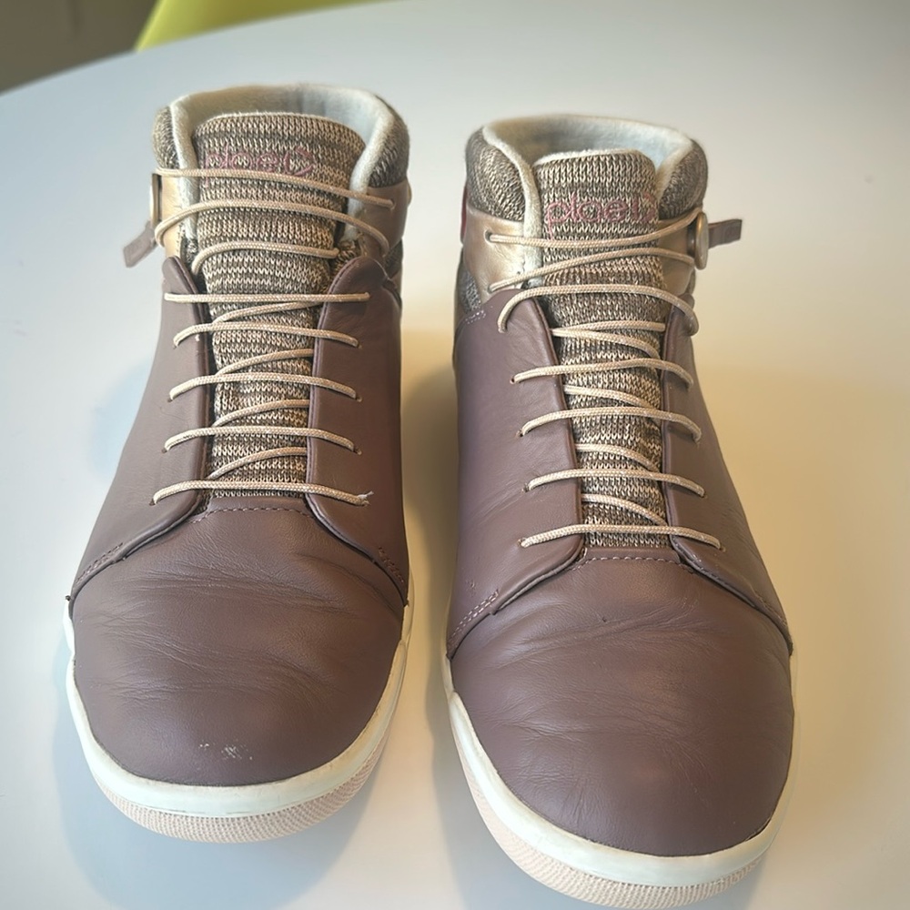 PLAE Abra Waterproof Hi-top Sneaker Gold Taupe Lace up. Size 9 Women’s
